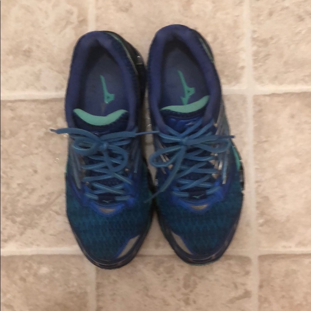 Women’s Mizuno wave prophecy 5 size 7